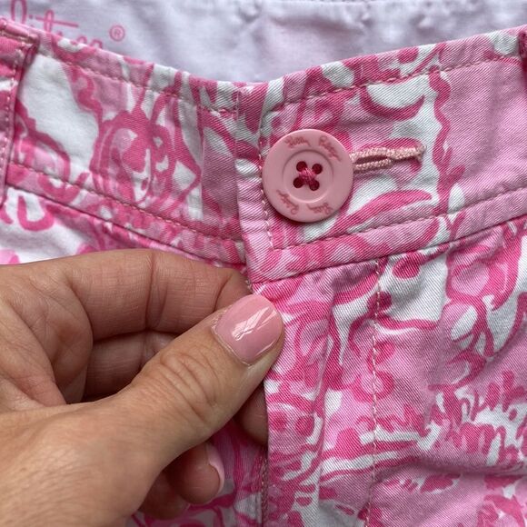Lilly Pulitzer Buttercup She's A Fox Print Pink 5" Scallop Hem Shorts Size 00 - Picture 3 of 9